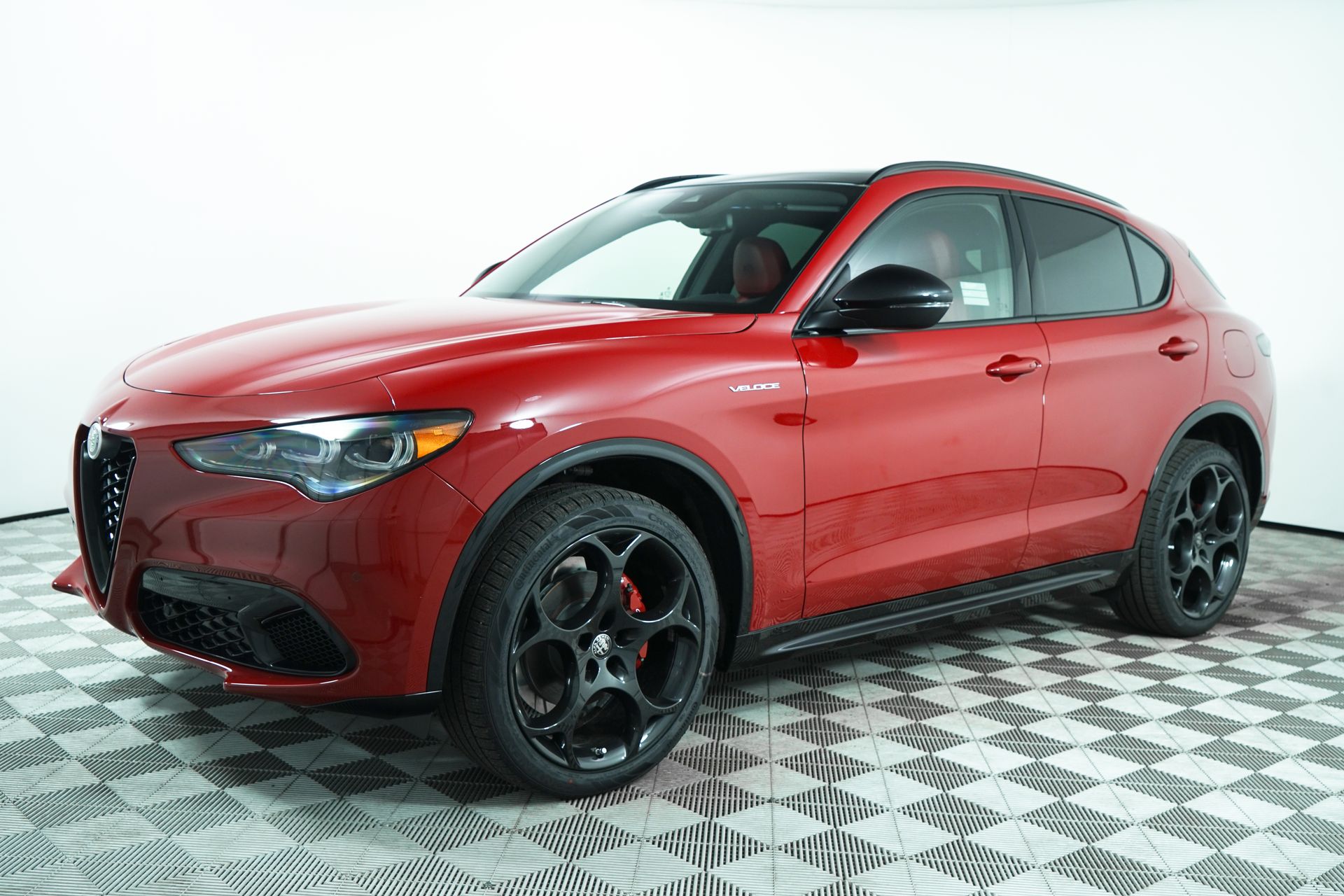 2024 Alfa Romeo Stelvio photo 2