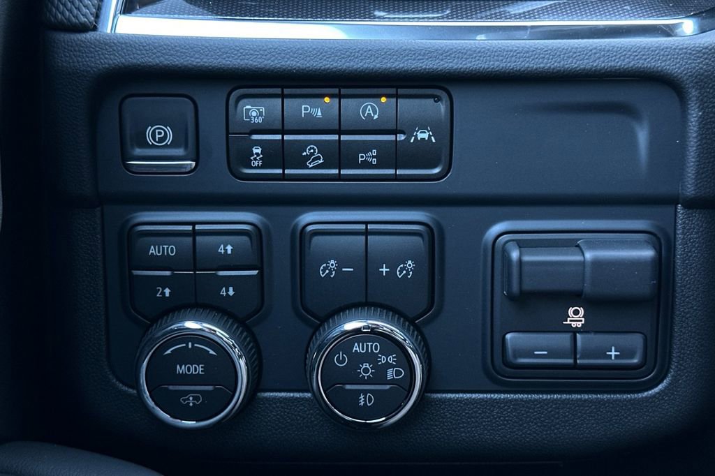 2025 Chevrolet Suburban RST photo 31