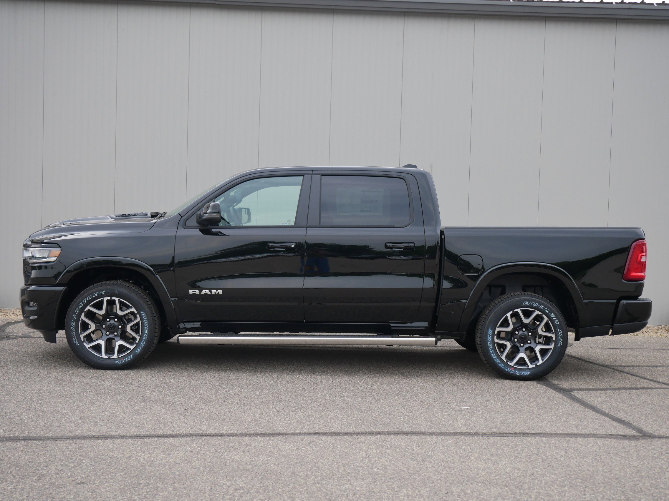 2025 Ram 1500 Laramie photo 2