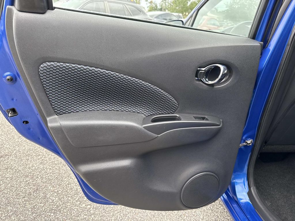 2016 Nissan Versa Note SV photo 11