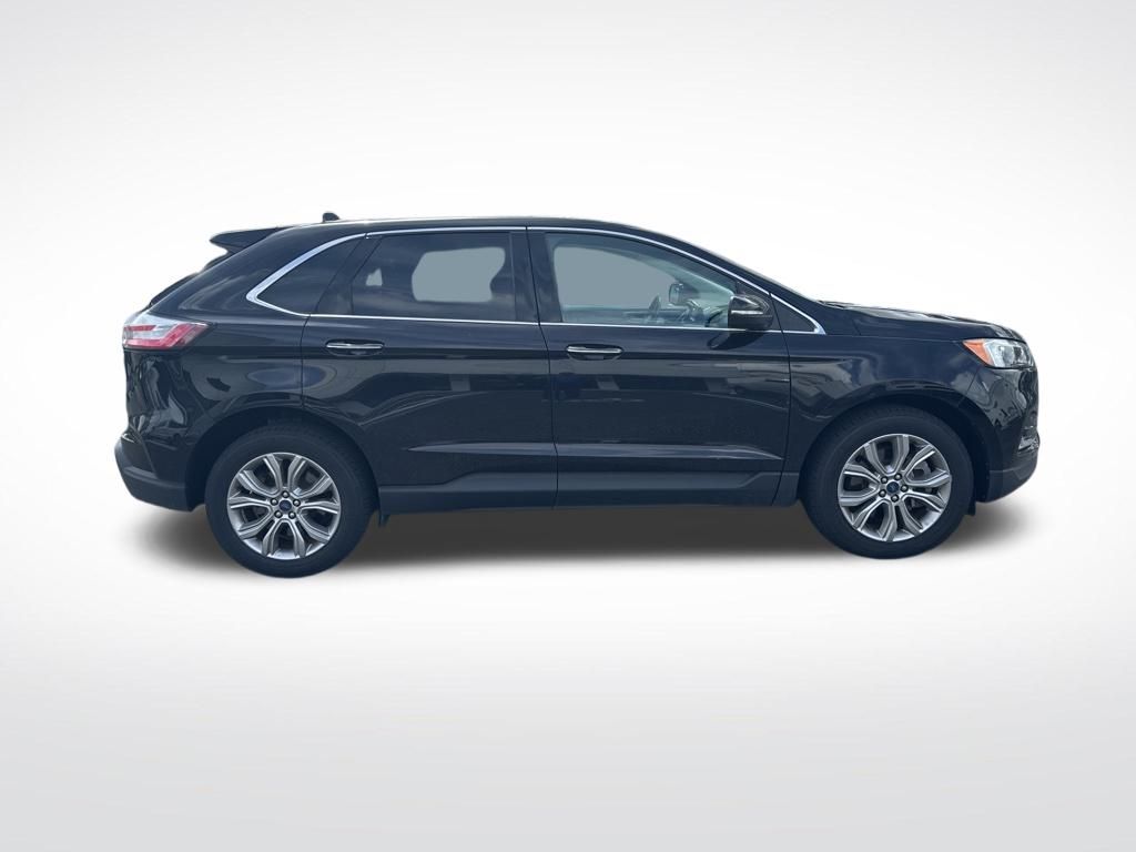 2022 Ford Edge Titanium photo 4
