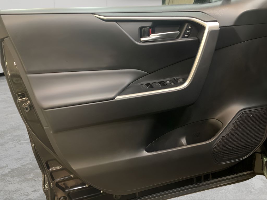 2024 Toyota RAV4 XLE Premium photo 13