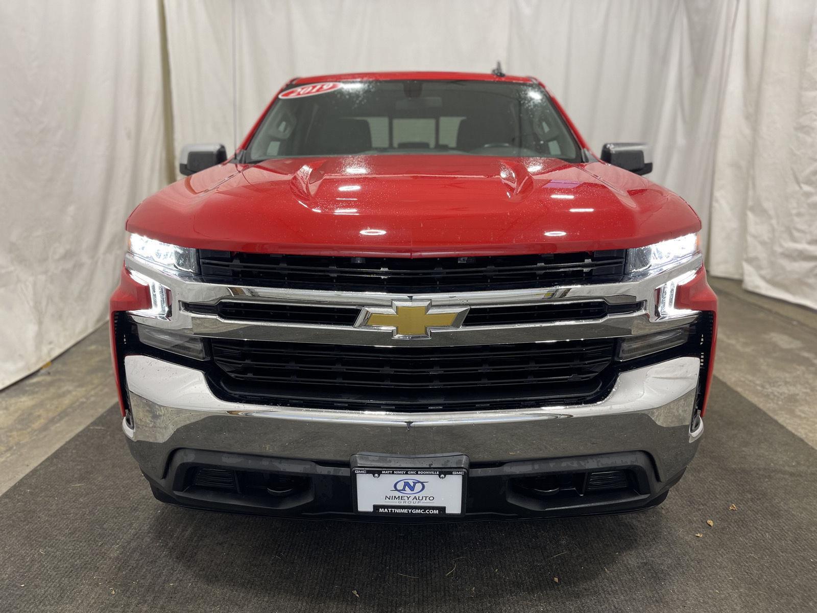 2019 Chevrolet Silverado 1500 LT photo 2