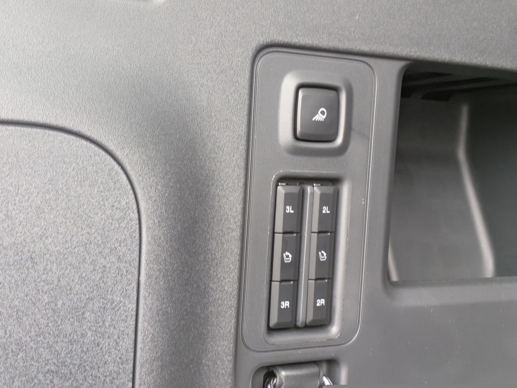 2025 Ford Expedition photo 14