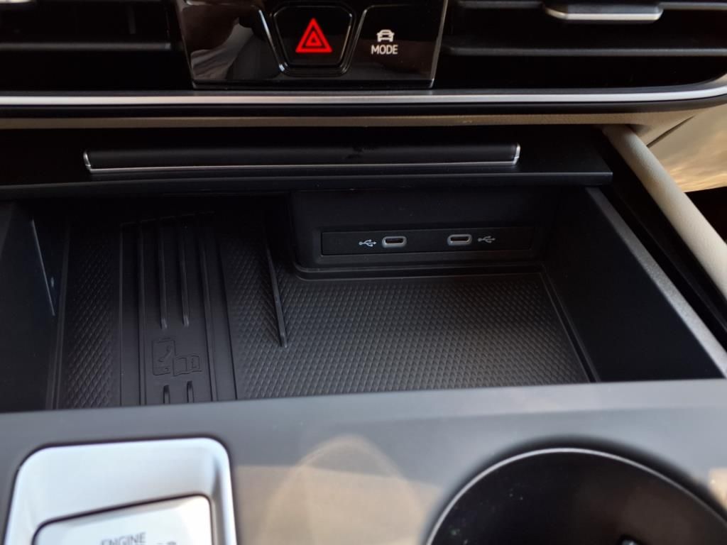 2025 Volkswagen Atlas SE photo 10