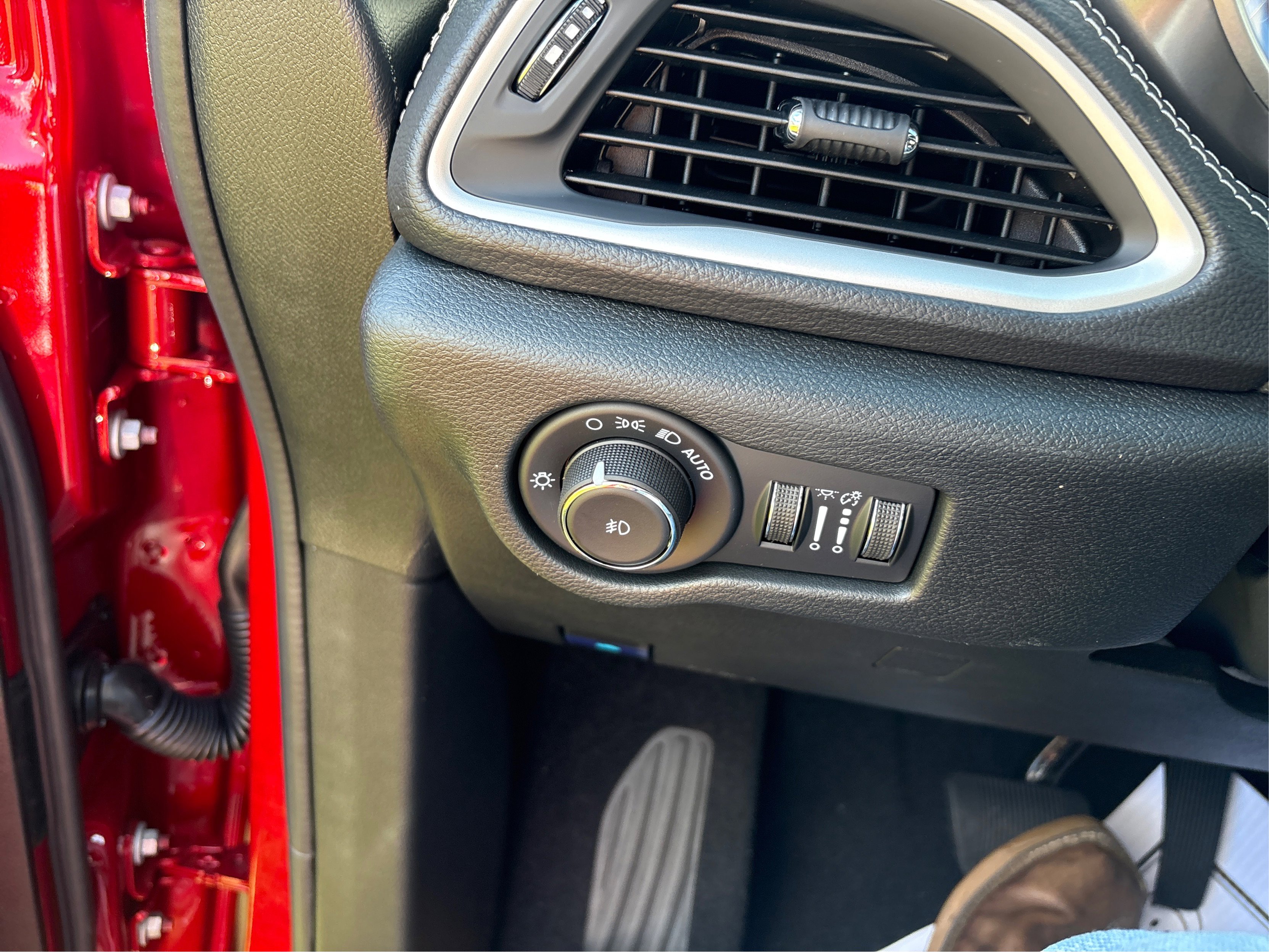 2026 Chrysler Pacifica photo 12