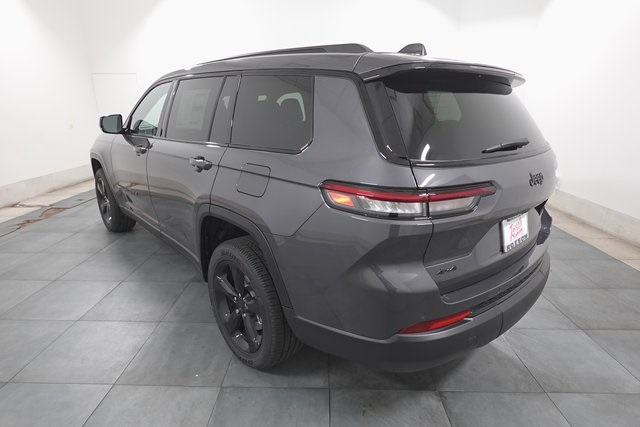 2025 Jeep Grand Cherokee Laredo Altitude photo 5