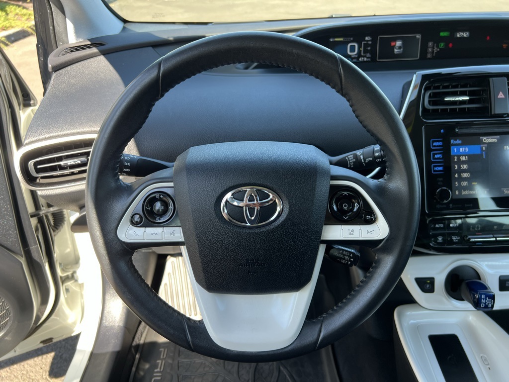 2016 Toyota Prius Four photo 15