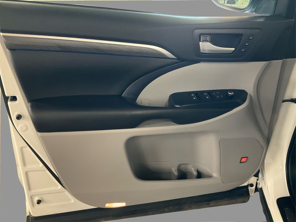 2019 Toyota Highlander Limited photo 18