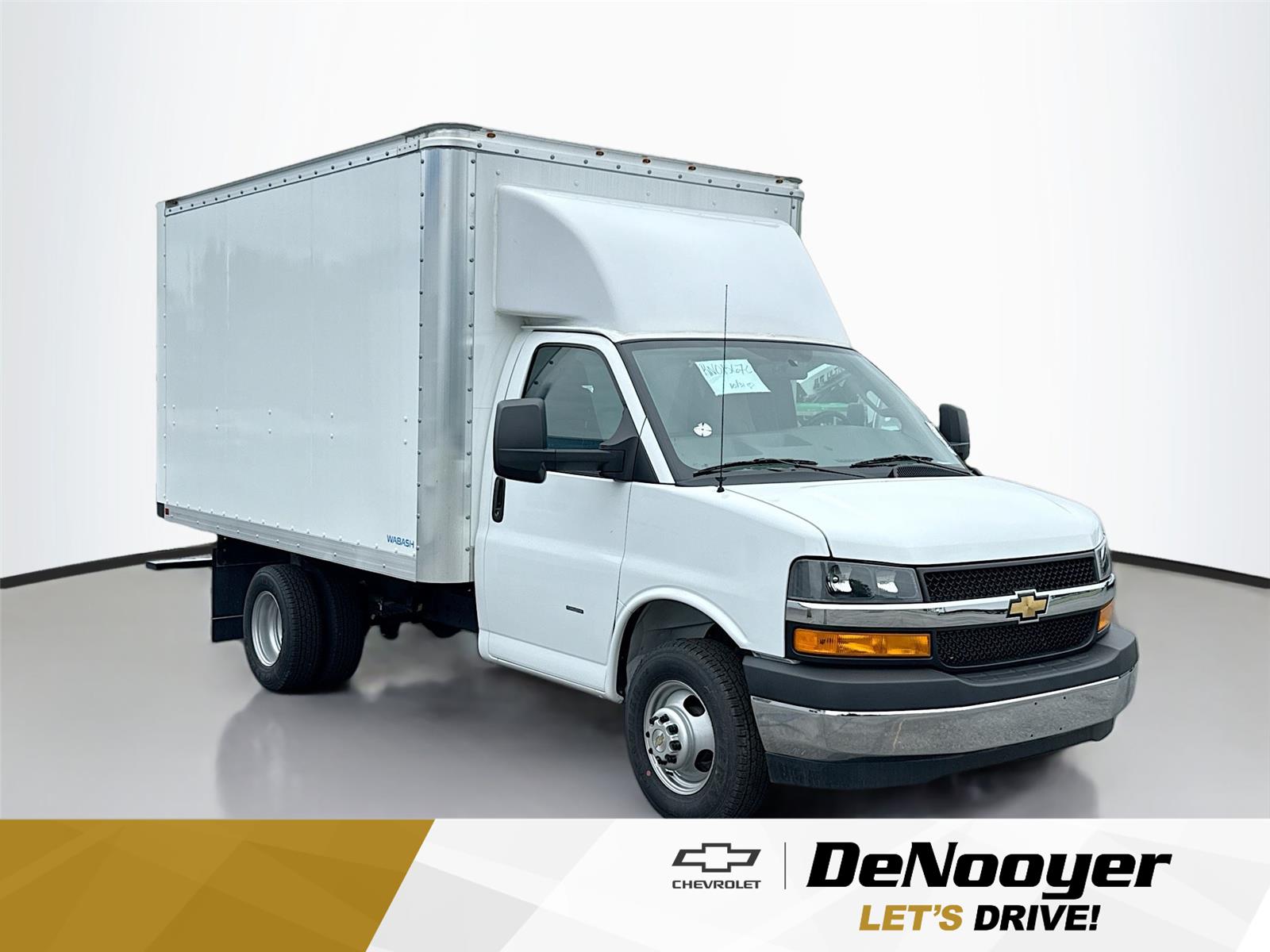 2024 Chevrolet Express Cutaway Base's photo