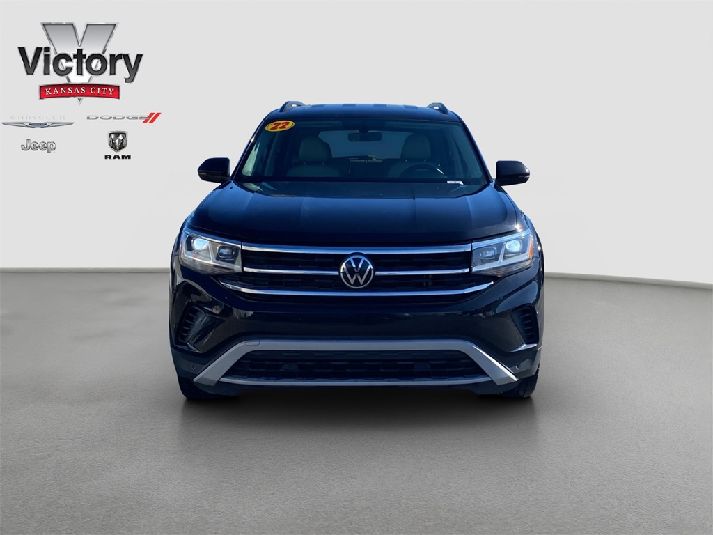 Used 2022 Volkswagen Atlas SE w/Tech with VIN 1V2WP2CA9NC510048 for sale in Kansas City