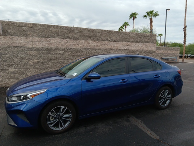 2024 Kia Forte LXS photo 3