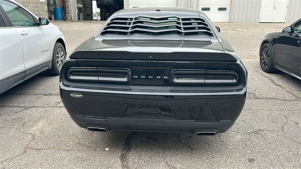 2019 Dodge Challenger SXT photo 3