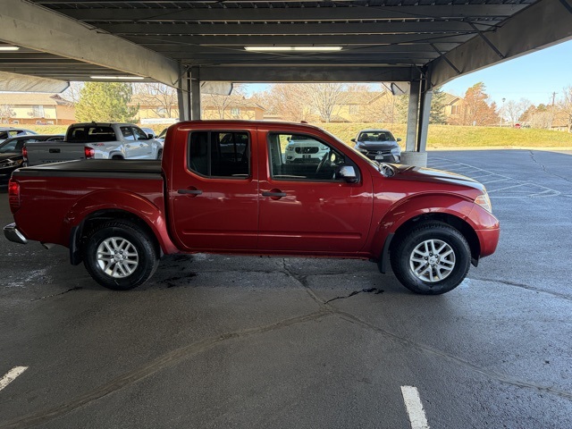 2016 Nissan Frontier SV Crew Cab photo 4