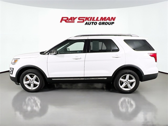 2017 Ford Explorer XLT photo 2