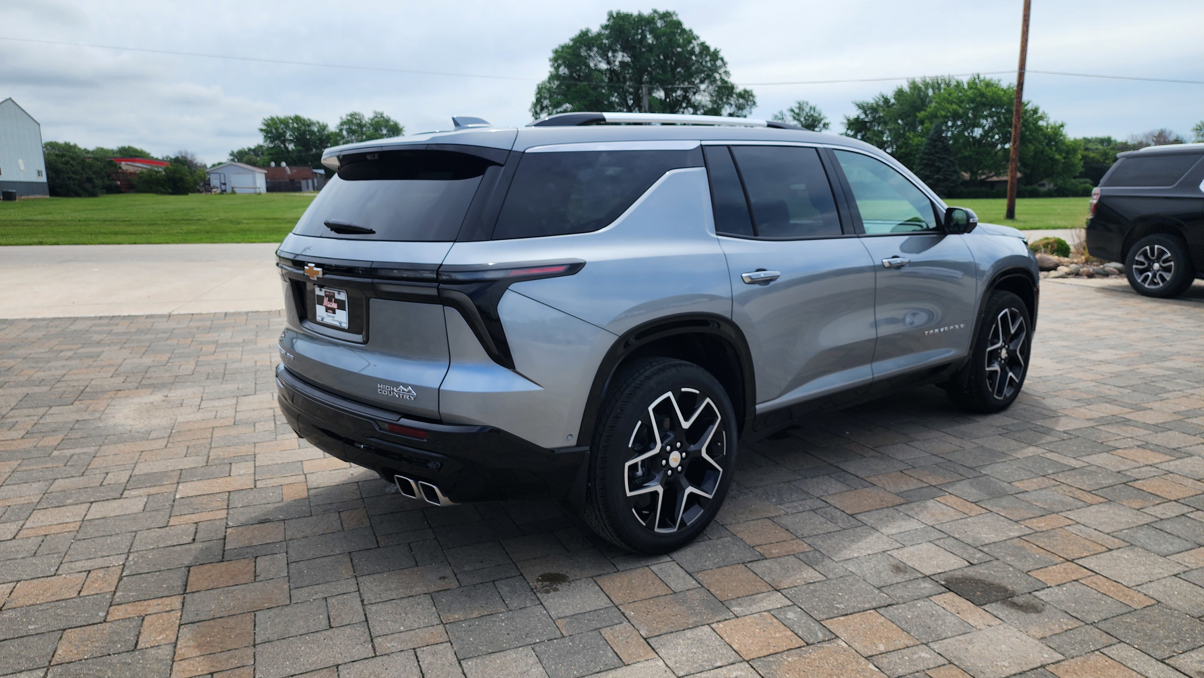 2025 Chevrolet Traverse High Country photo 2