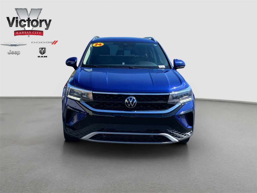 Used 2024 Volkswagen Taos SE with VIN 3VVSX7B27RM073745 for sale in Kansas City