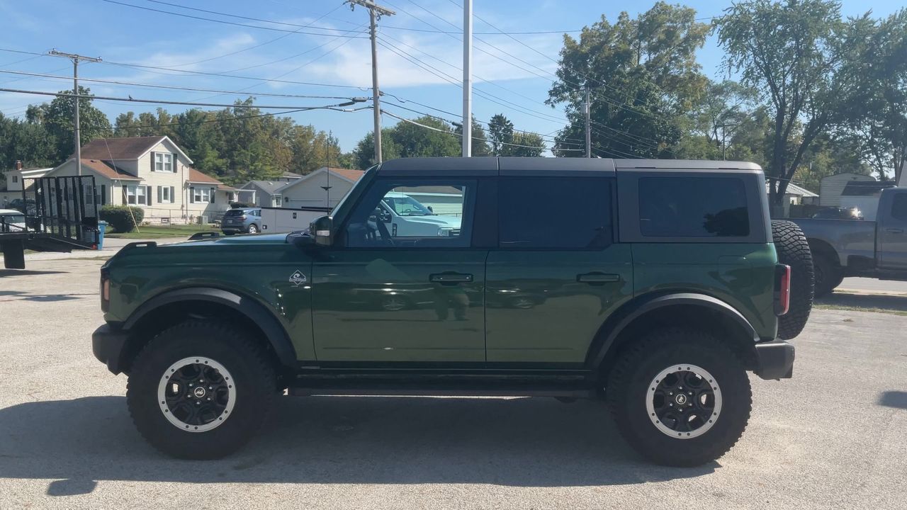 2023 Ford Bronco Base photo 3