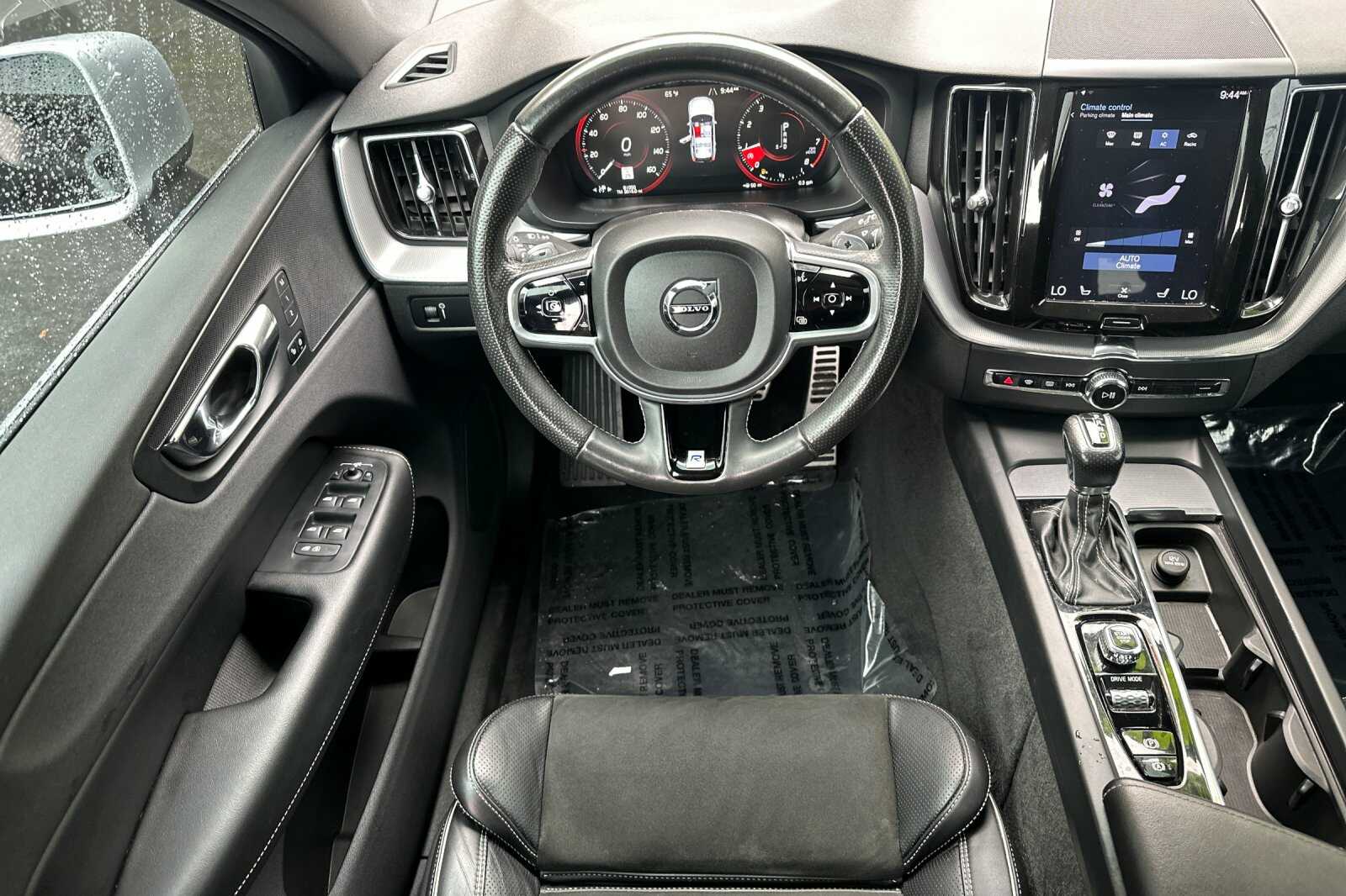 2018 Volvo XC60 T6 R-Design photo 14