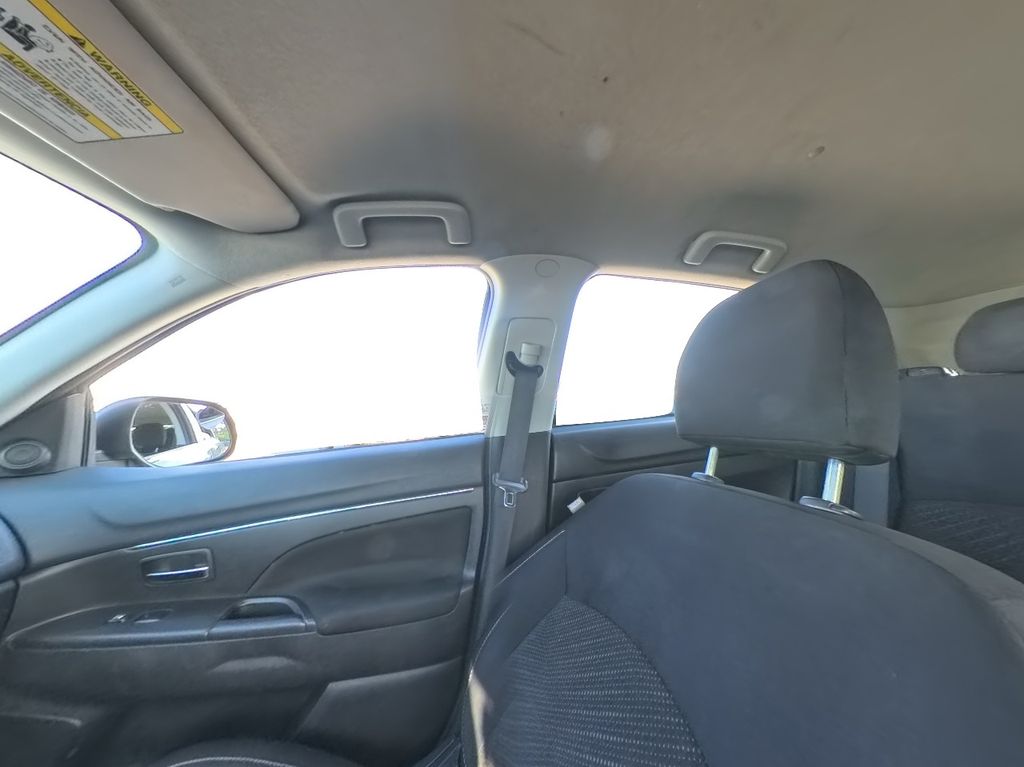 2014 Mitsubishi Outlander Sport SE photo 21