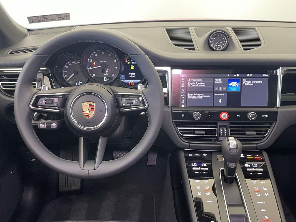 2025 Porsche Macan Base photo 27