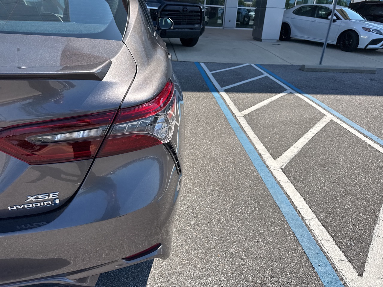 2022 Toyota Camry Hybrid XSE photo 8