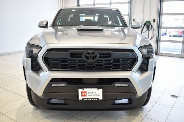 2025 Toyota Tacoma TRD Sport photo 3