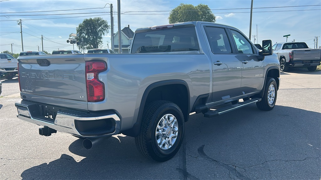 2025 Chevrolet Silverado 3500HD LT photo 3