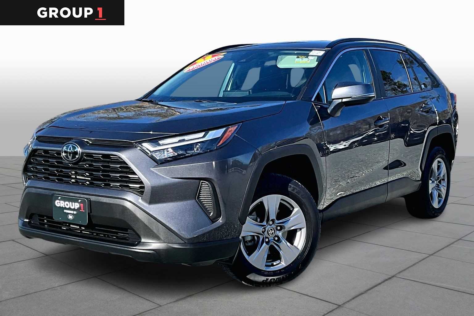 2025 Toyota RAV4 XLE's photo