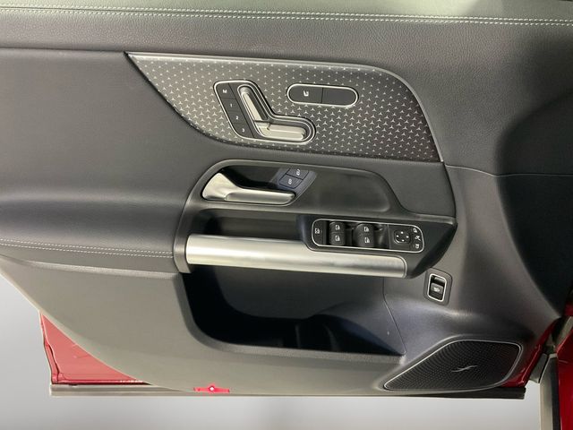 2025 Mercedes Benz GLA 250 4MATIC photo 9