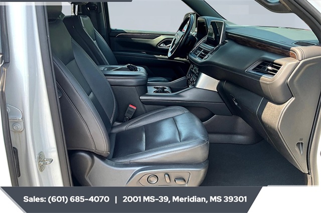 2023 Chevrolet Suburban LT photo 6