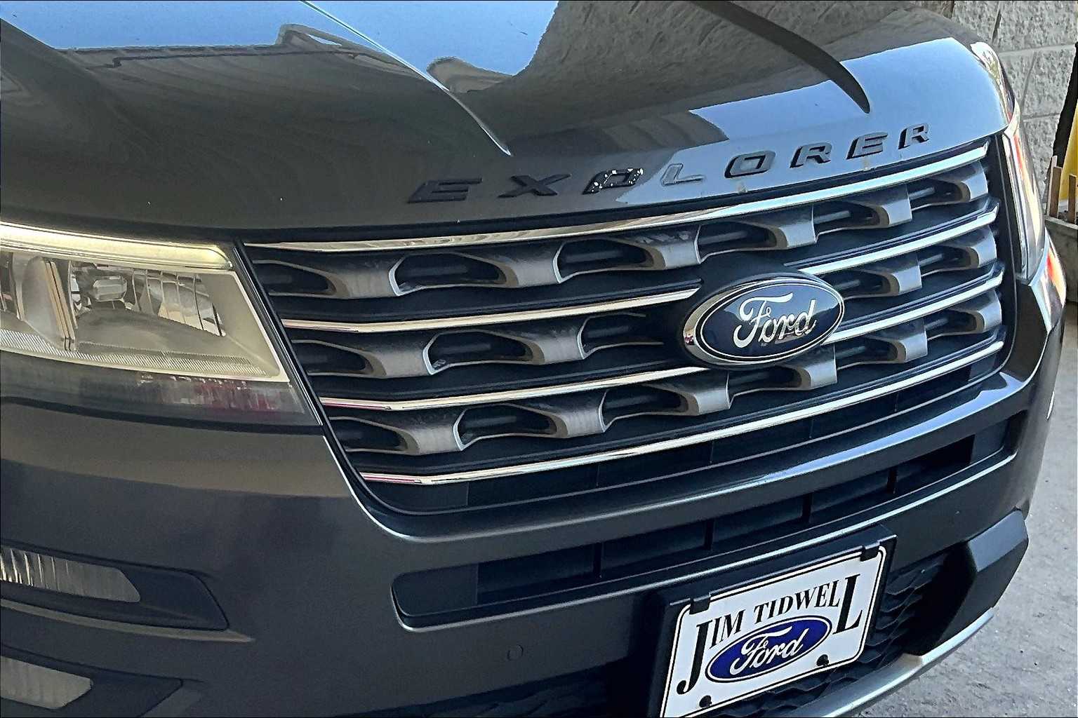2017 Ford Explorer XLT photo 27