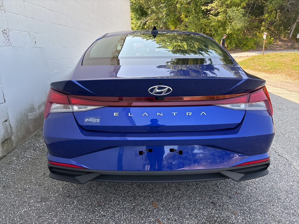 2023 Hyundai Elantra SEL photo 3