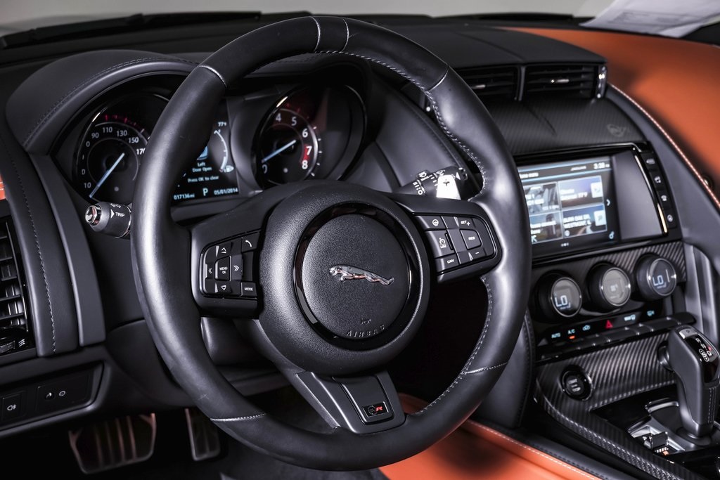 2017 Jaguar F-TYPE SVR photo 18