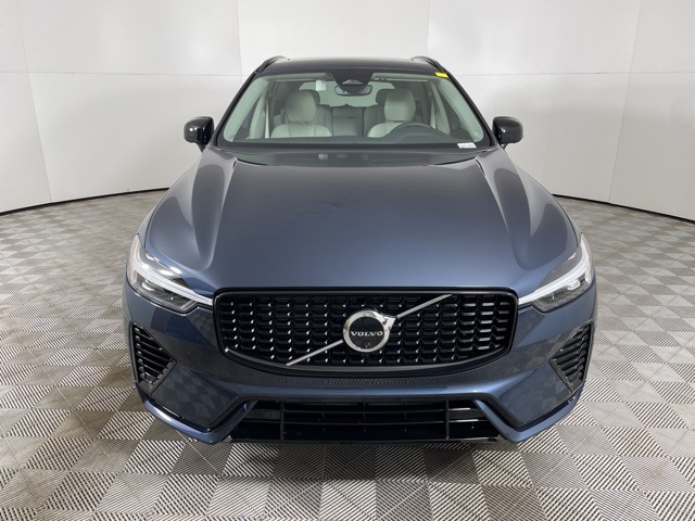 2025 Volvo XC60 T8 Plus photo 4