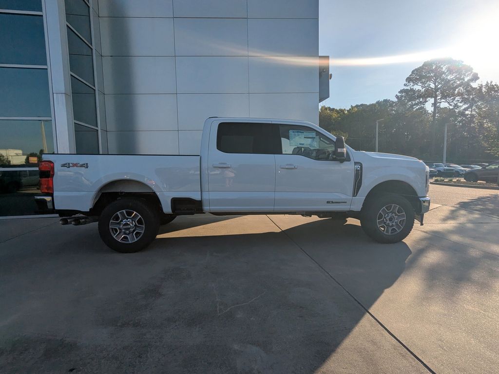 2025 Ford F-250 Lariat photo 3