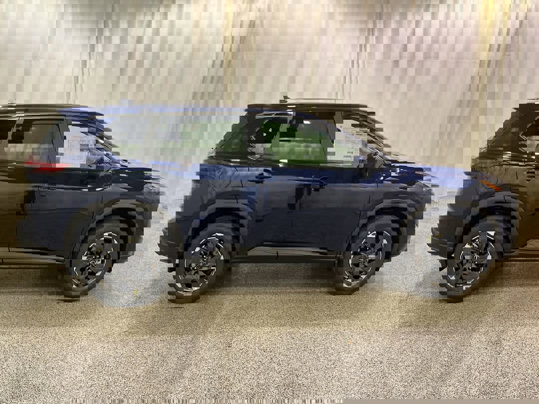 2026 Nissan Rogue SV photo 4