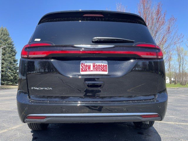 2025 Chrysler Pacifica photo 3
