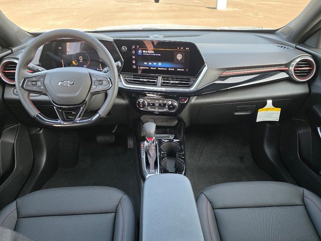2025 Chevrolet Trax photo 2