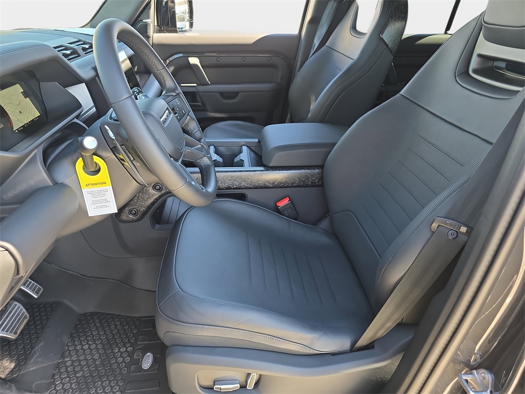 2025 Land Rover Defender 110 V8 photo 14