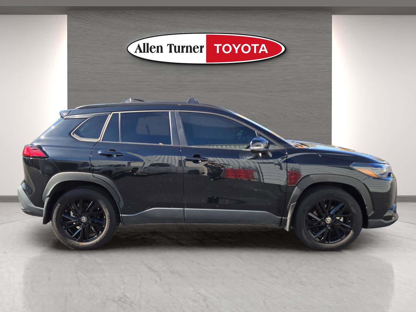 2024 Toyota Corolla Cross Hybrid Nightshade Edition photo 4