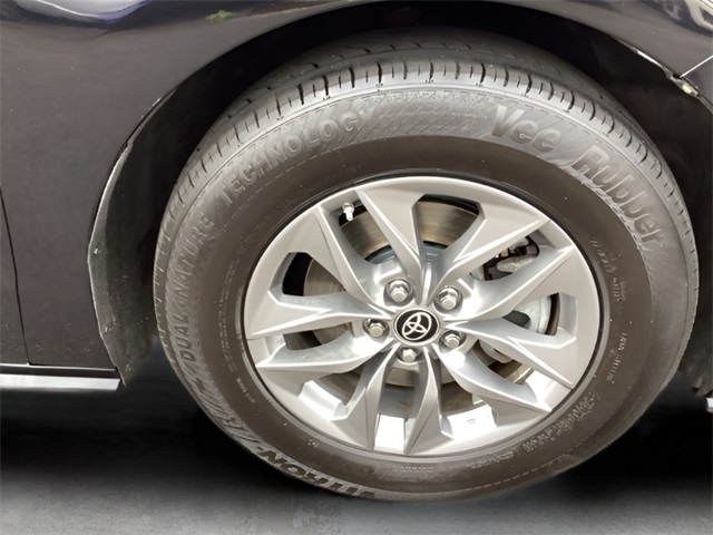 2021 Toyota Sienna LE photo 12