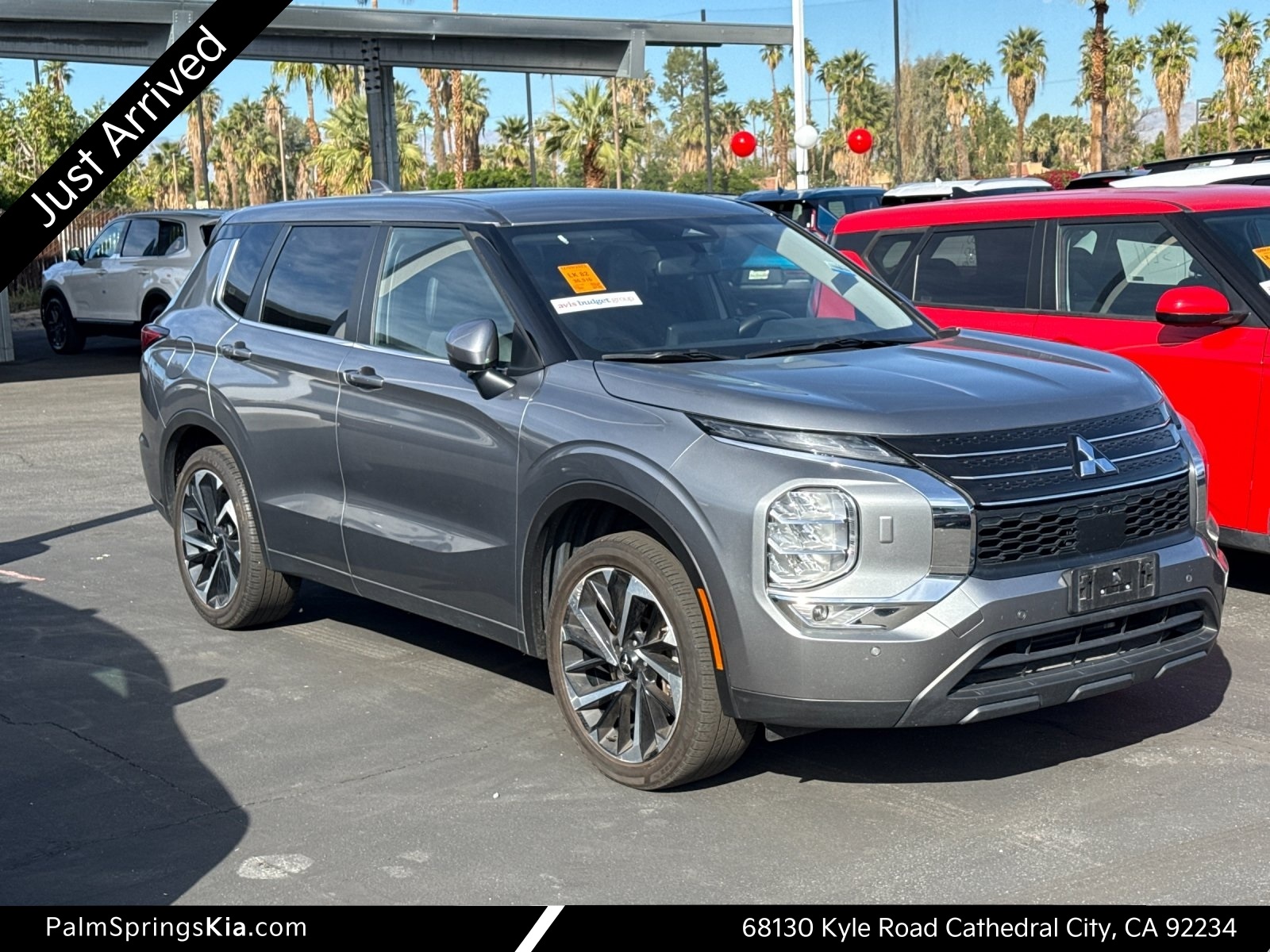 2024 Mitsubishi Outlander SE's photo