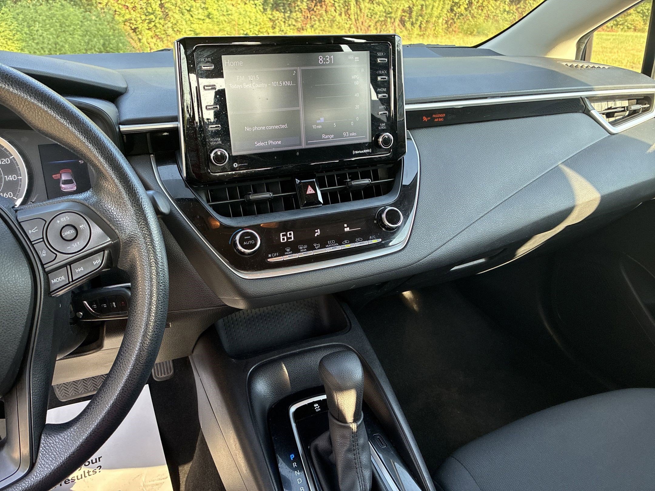 2021 Toyota Corolla LE photo 26