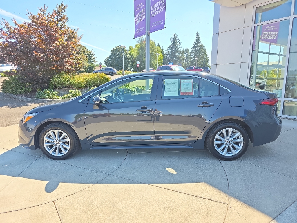 2025 Toyota Corolla Hybrid XLE photo 2