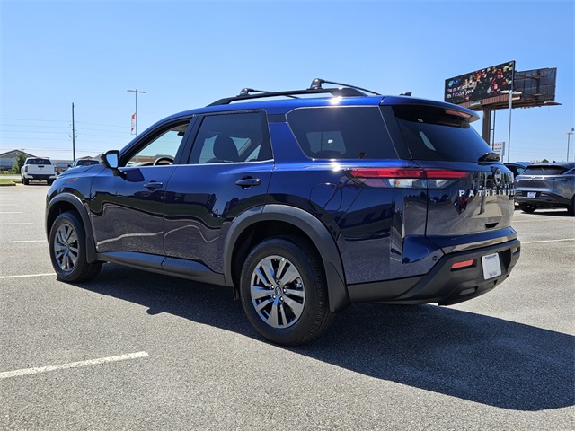 2025 Nissan Pathfinder SV photo 8