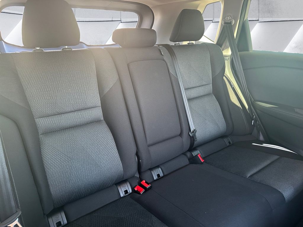 2024 Nissan Rogue SV photo 13