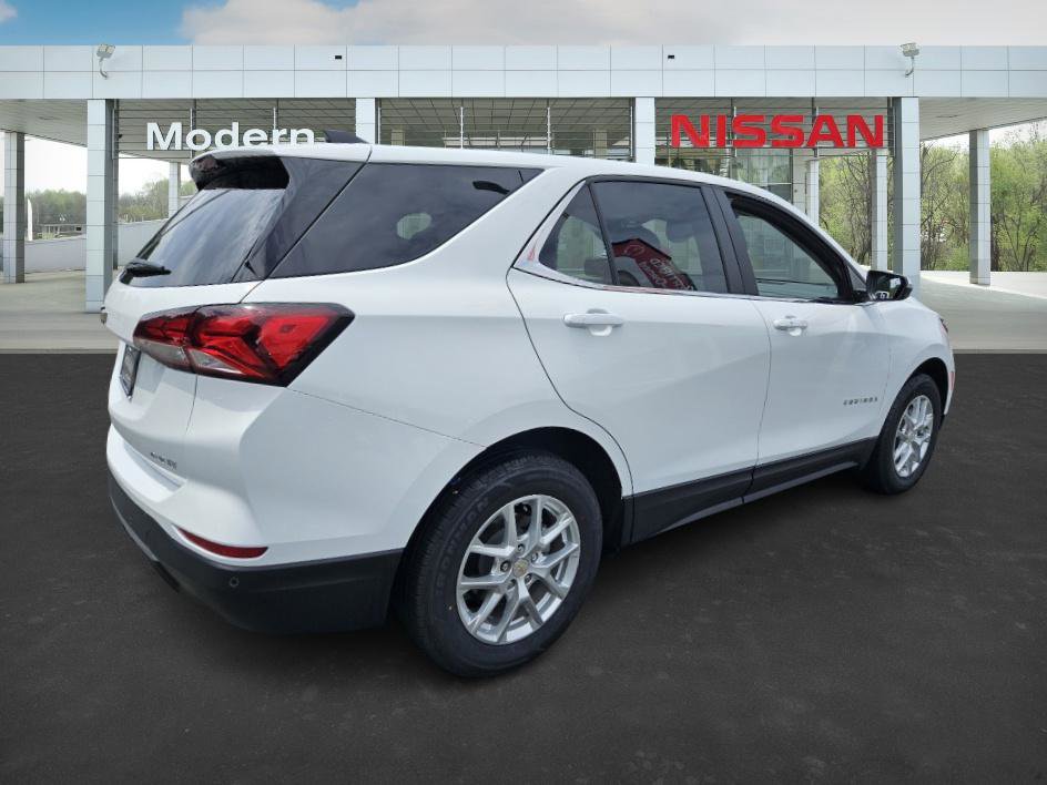 2024 Chevrolet Equinox LT photo 3