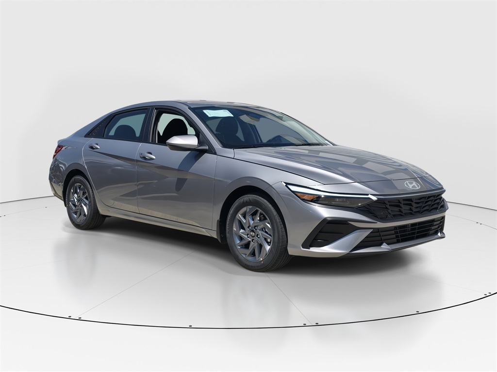 2025 Hyundai Elantra Hybrid photo 2