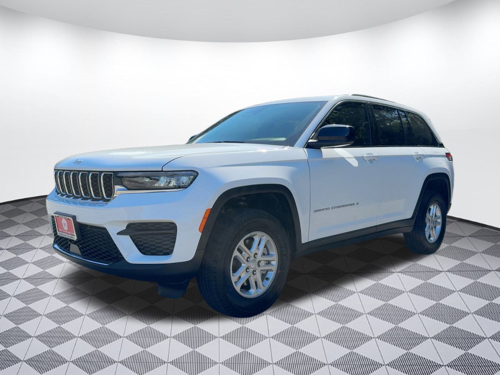 2025 Jeep Grand Cherokee Laredo photo 2